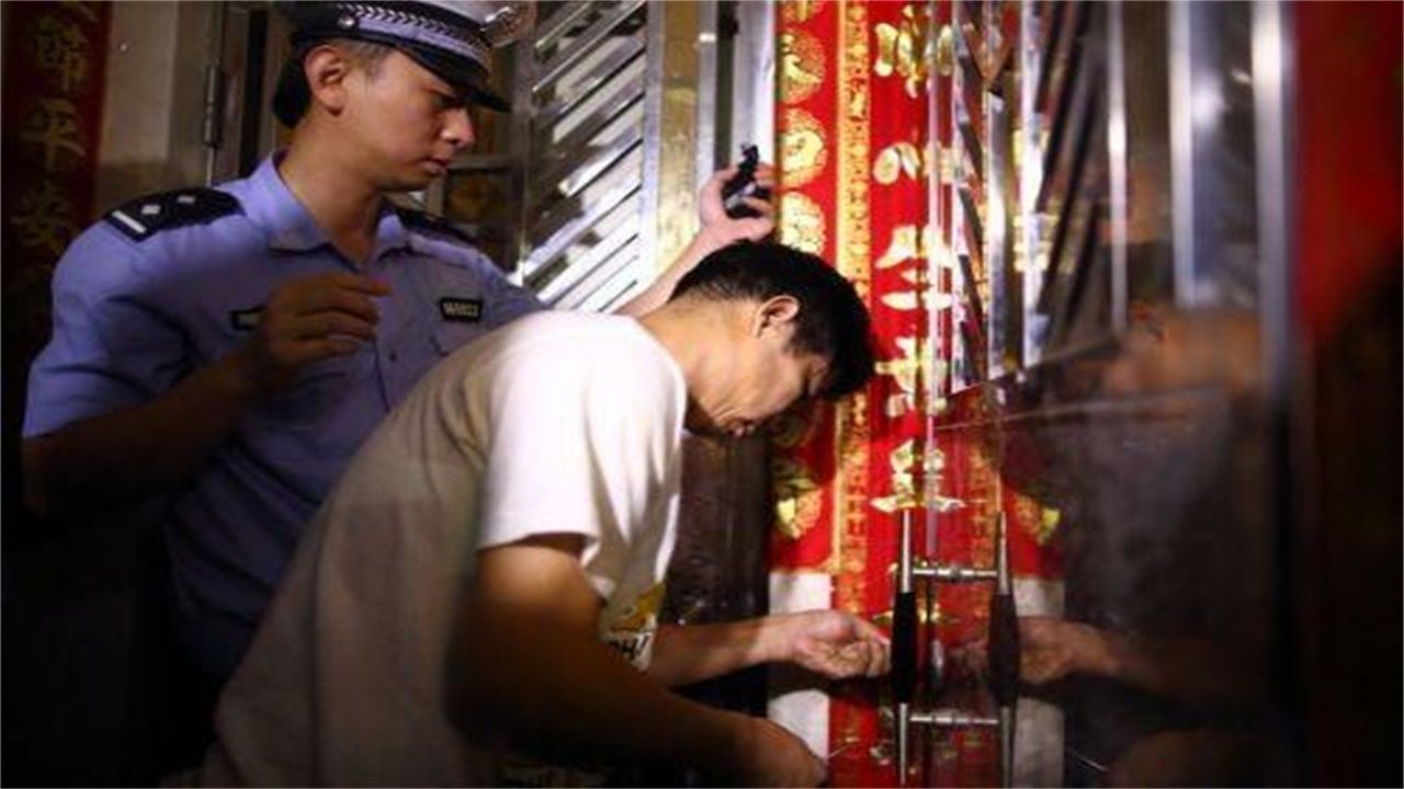 打易镇请开锁师傅开了锁后，师傅